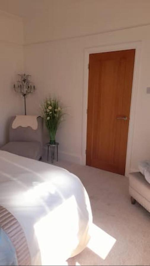 Quaint Little Guest Suite With Private Parking Newport  Exteriör bild